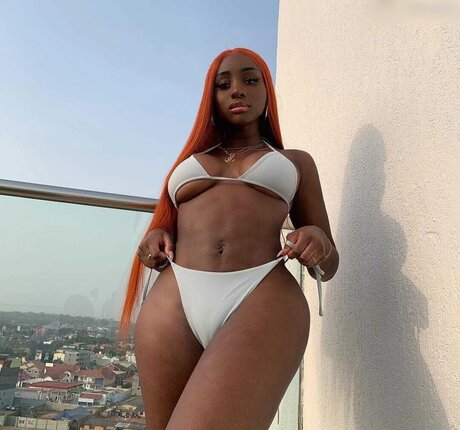 Sandra Lambeck art model photo