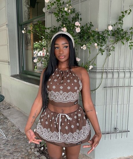 Sandra Lambeck perfect star photo