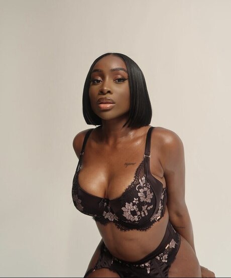 Sandra Lambeck star beautiful images