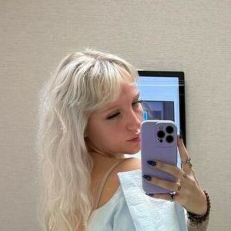 Katycarnegie exclusive star picture