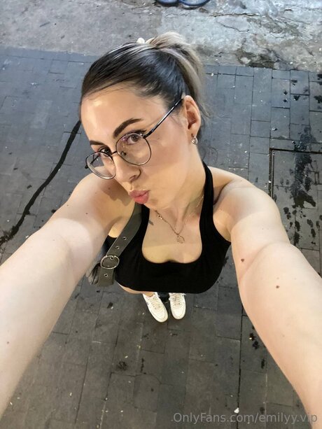 emilyy vip naked pornstar pic