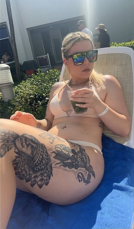 Die Meedtis nude pornstar pictures