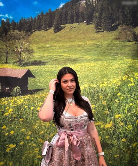 Die Meedtis pretty pornstar pic