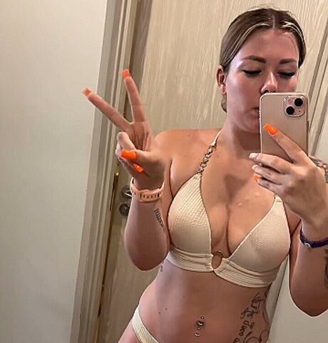 Die Meedtis pornstar pretty picture