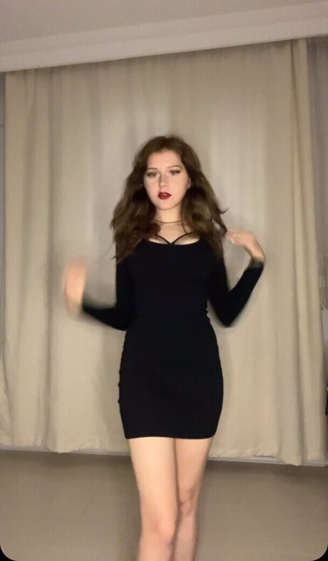 Lilycooperuwu star free pics