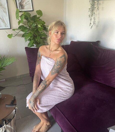 Anna Iffl nder nude pornstar picture