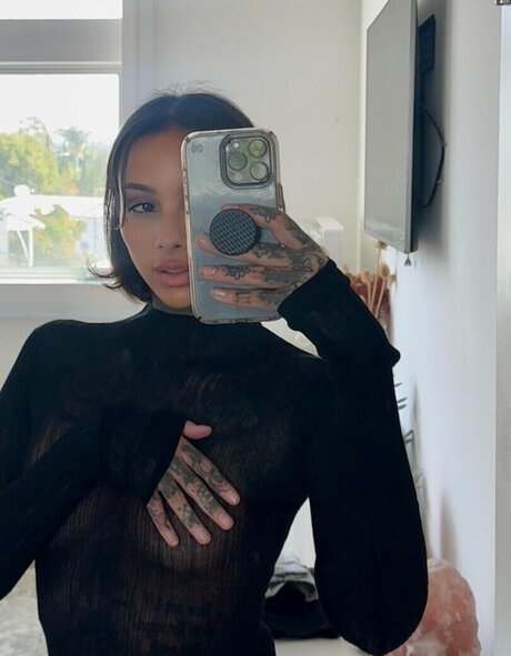 Cleo Petra star naked picture