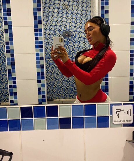 Ciara Wilmot model top picture