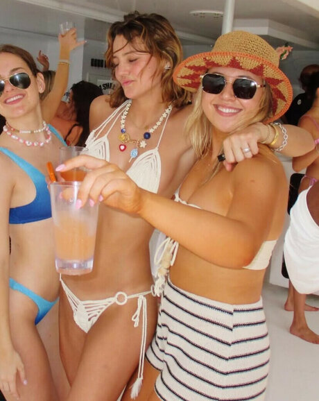 Anna Claire Howland annaclairehowland pretty model photos