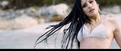 Ivana Santacruz model art pics