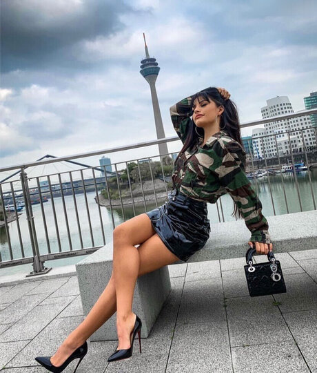 skinny babe onlyfans top gallery