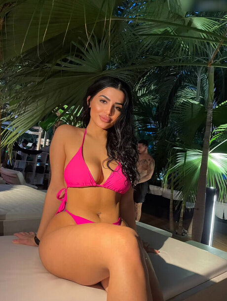 Adelina Hyseni free model gallery