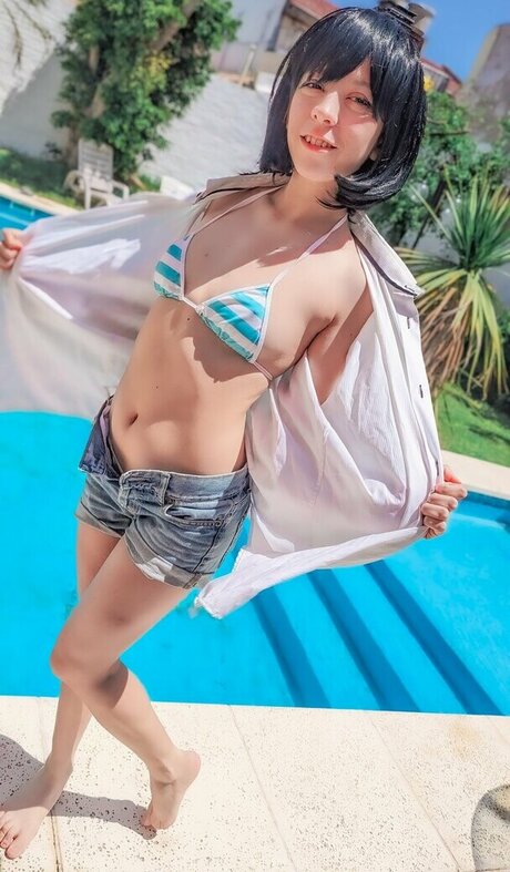 Tomomechi high quality actress pic