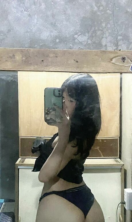 babe brunette onlyfans nude picture