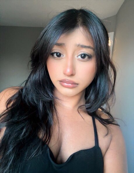 tftuelips sexy model image