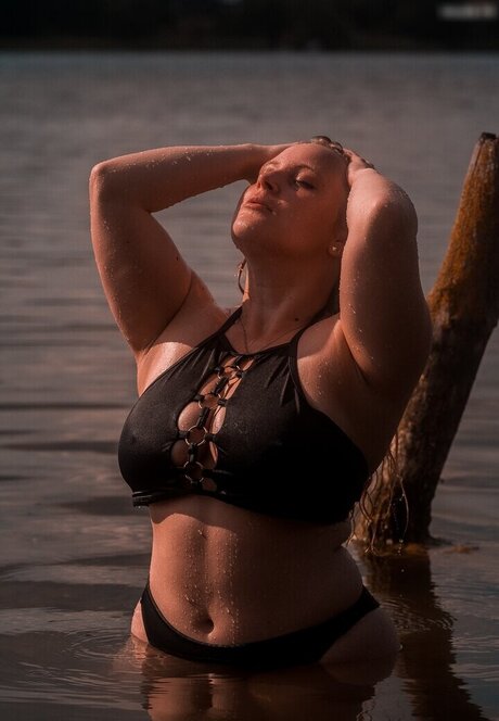 Sarahfahr9 nude star pics