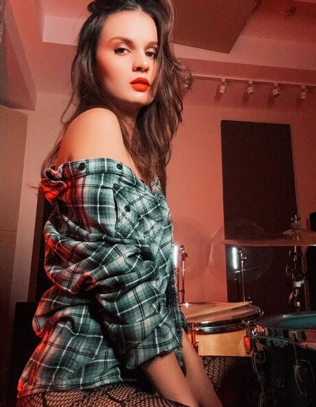 babe brunette onlyfans erotic pic