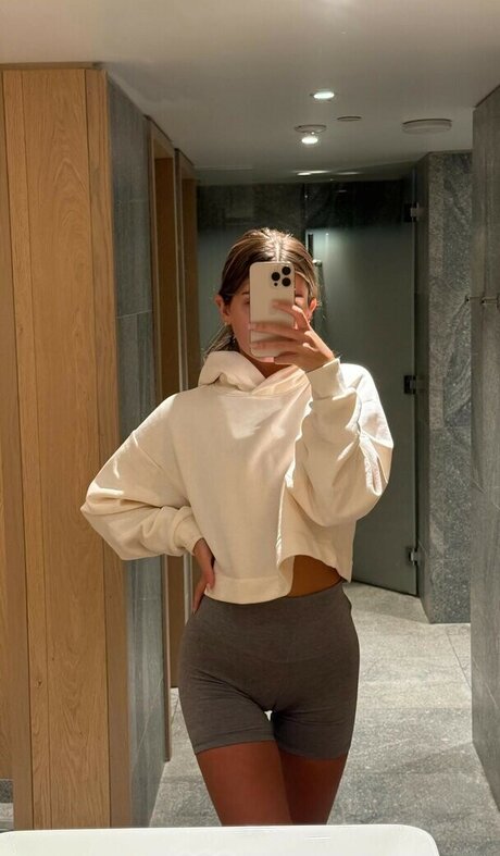 Carla Bezanson pornstar top picture