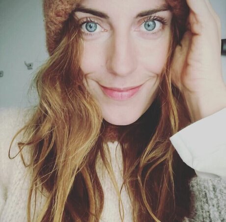 Antje Traue model top img