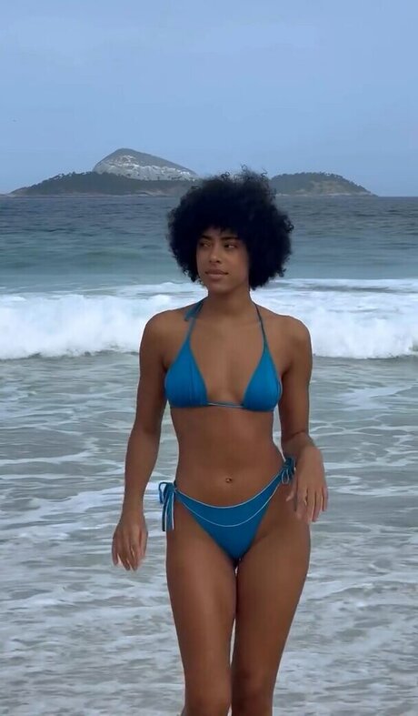 Yara Charry model hot img