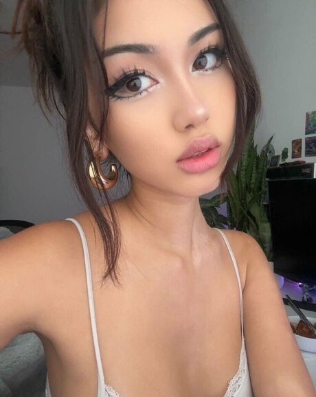 xeiyza high quality actress images