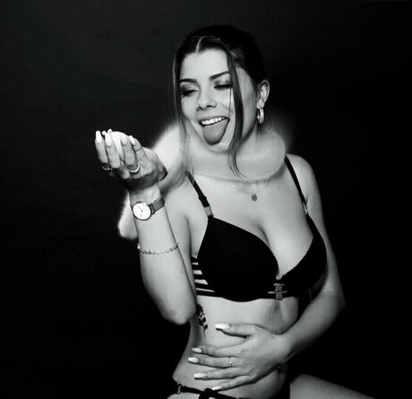 Luna0401 art model pic