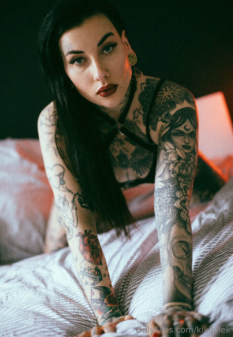 Kiki Julek model nudes picture