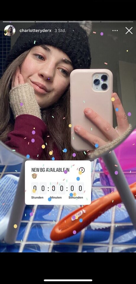 Charlotte Ryder star adult pic