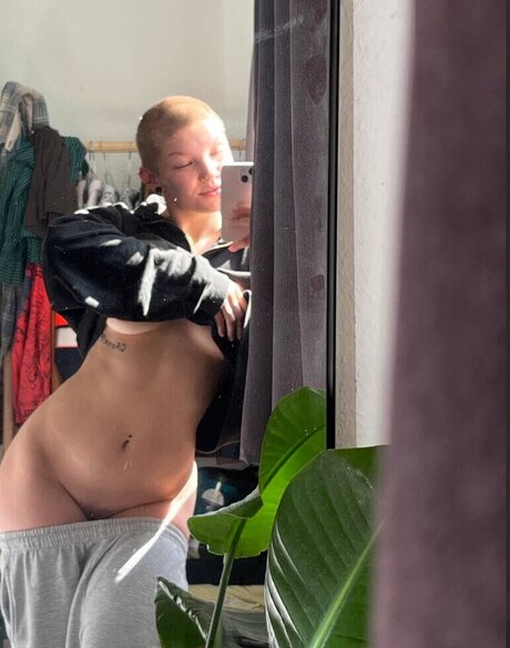 Su Goddness model adult image