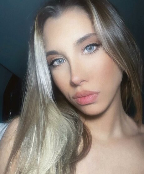 Elif Karaarslan star hot pictures