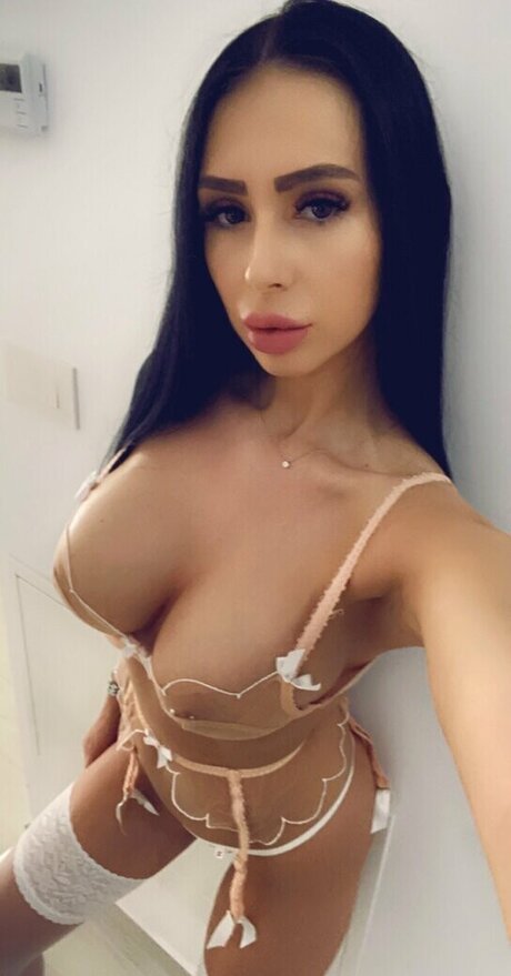 layla131313 naked pornstar image