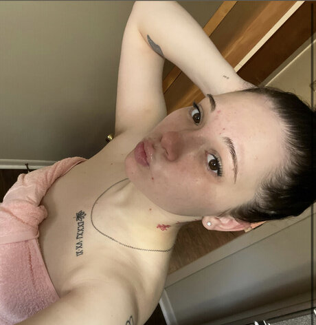 Caiidenn pornstar naked photo