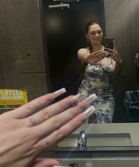 Caiidenn nice actress photo