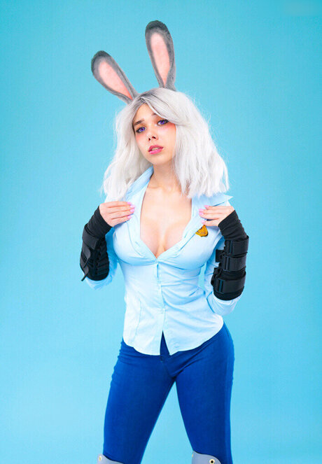 Lunas Dojo nice actress pictures