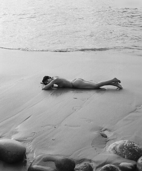 Sarah Posch naked actress pic