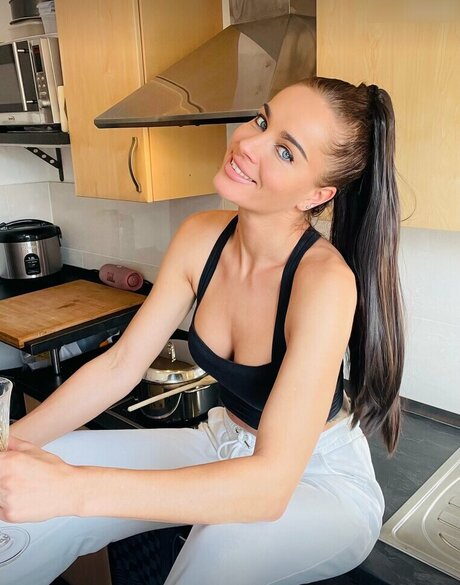 LeniYoung best model pics