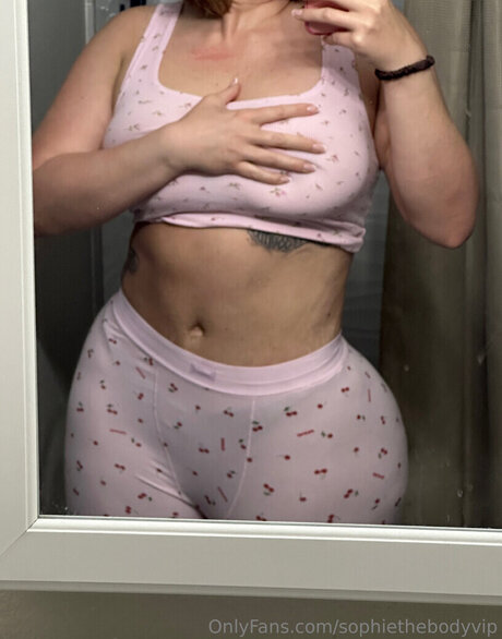 Sophiesselfies adult actress picture