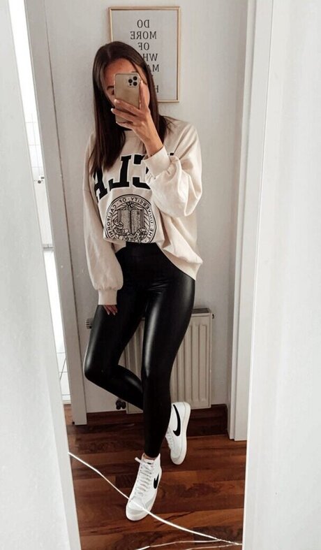 Lisa srmst star nude pic