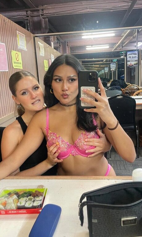 one onlyfans naked picture