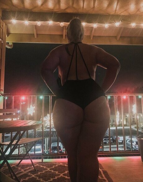 Platinum Silver model hd photo