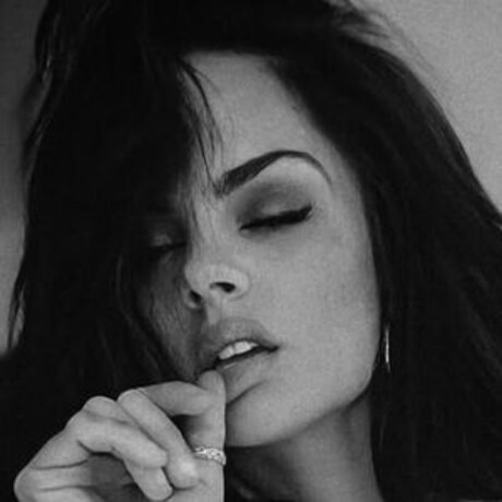 Arya LaRoca nudes actress galleries