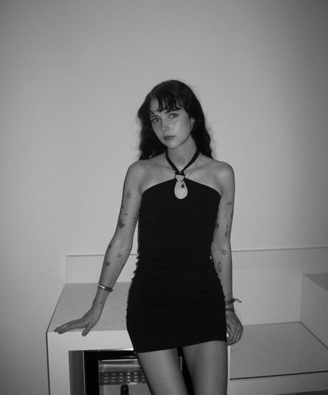 Holly Laing hot actress image