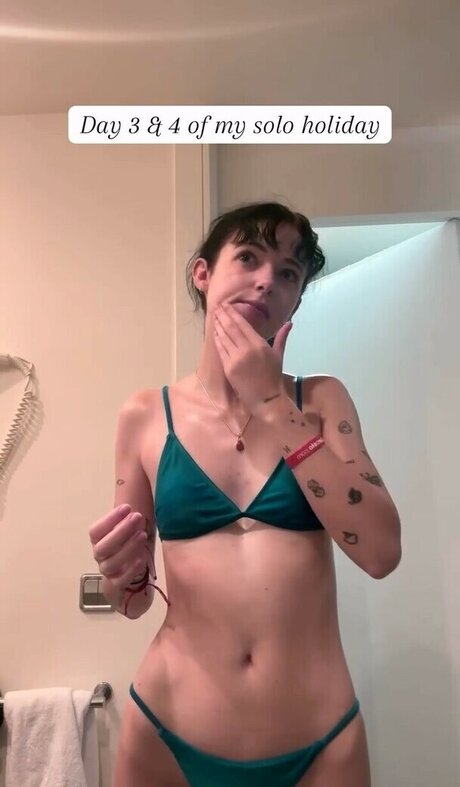 Holly Laing high quality pornstar picture