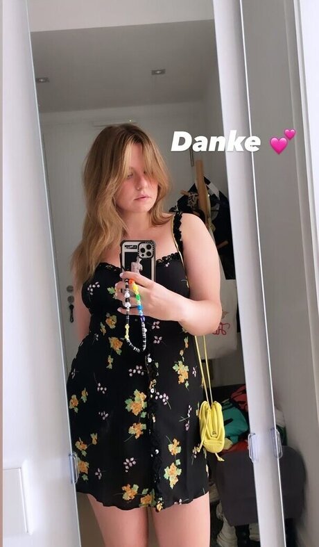 KellyMissesvlog sexy model archive