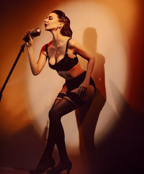 ladyrouquette art model archive