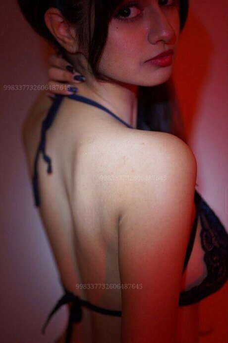 Aishwarya Harishankar star nude galleries