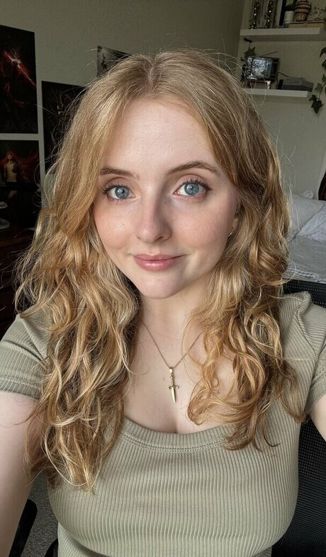 Krysttl star nude galleries