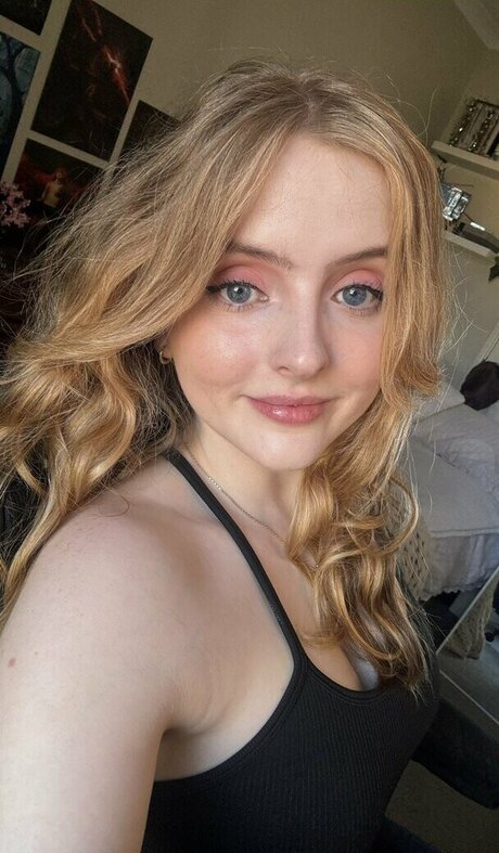 Krysttl free actress photos