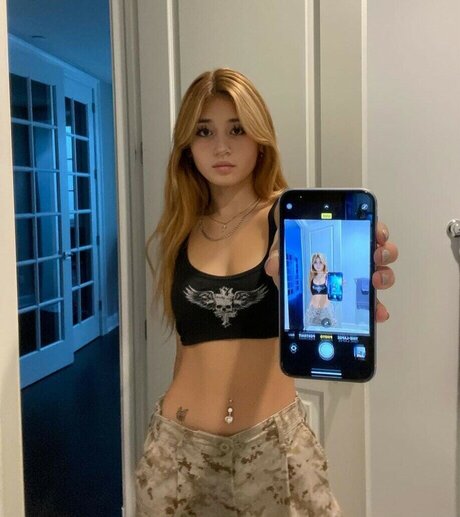 Emilykr0pp nice actress pics