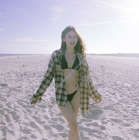 Emilykr0pp model porn archive